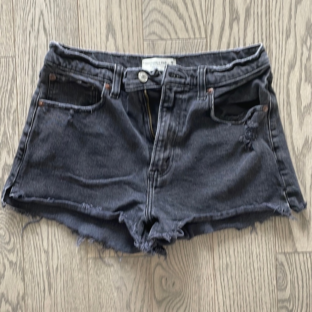 ABERCROMBIE HIGH WAIST MOM SHORTS